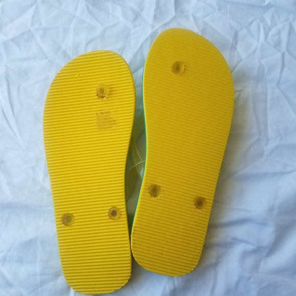 NWOT ... Flip flops/ sandals - Picture 2 of 2